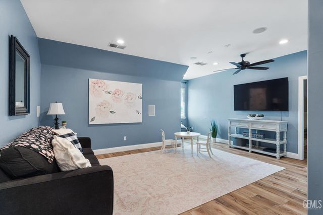 7233 Fountain Valley Drive, Bakersfield, CA 93308