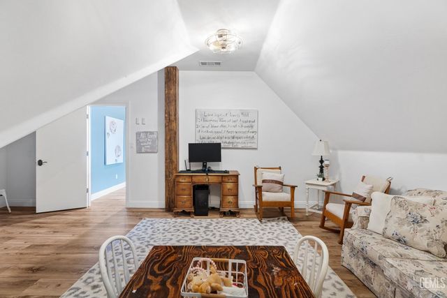 7233 Fountain Valley Drive, Bakersfield, CA 93308