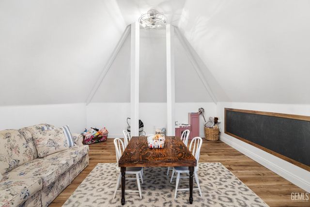 7233 Fountain Valley Drive, Bakersfield, CA 93308