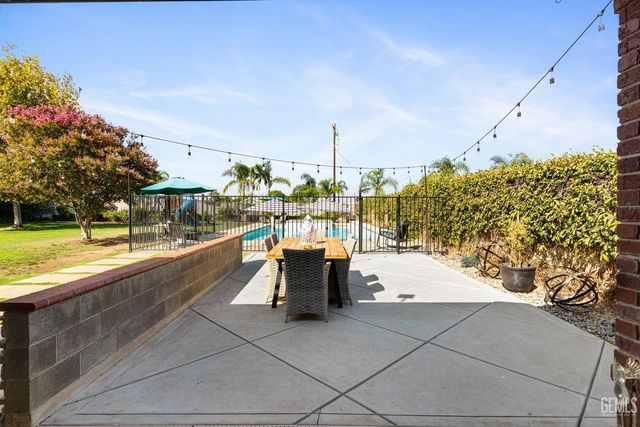 7233 Fountain Valley Drive, Bakersfield, CA 93308