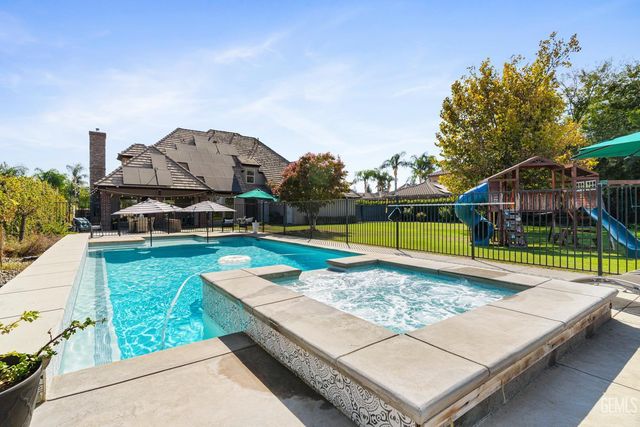 7233 Fountain Valley Drive, Bakersfield, CA 93308