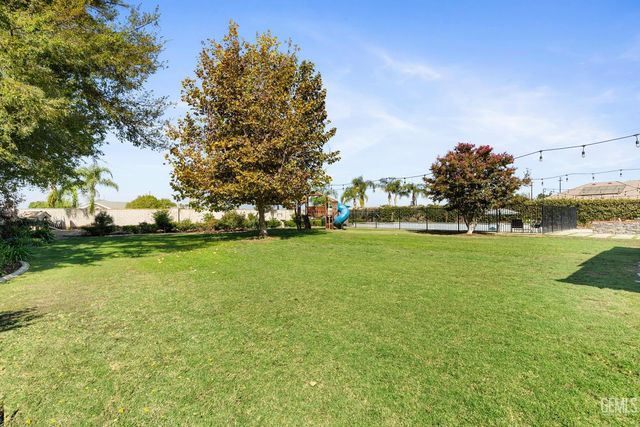 7233 Fountain Valley Drive, Bakersfield, CA 93308