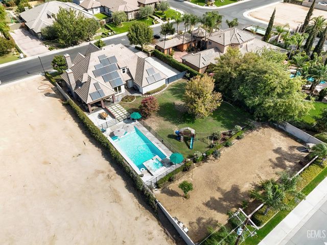 7233 Fountain Valley Drive, Bakersfield, CA 93308