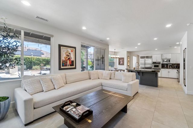 9544 N Larkspur Avenue, Fresno, CA 93720