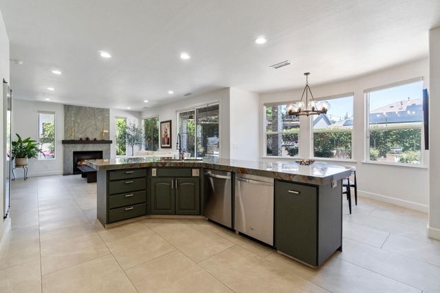 9544 N Larkspur Avenue, Fresno, CA 93720