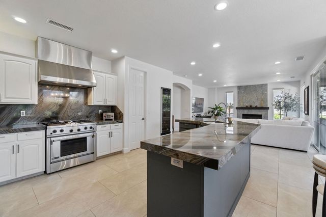 9544 N Larkspur Avenue, Fresno, CA 93720