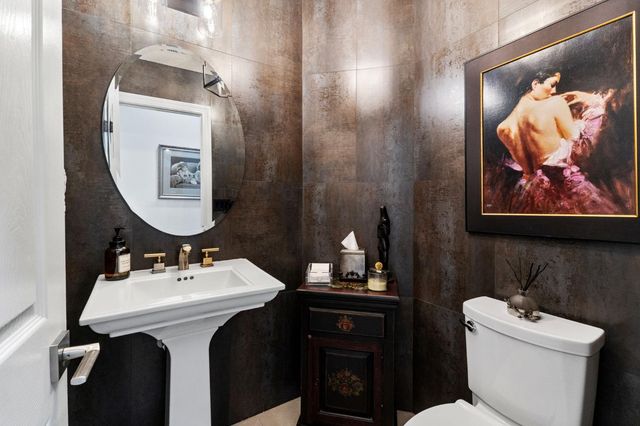 9544 N Larkspur Avenue, Fresno, CA 93720