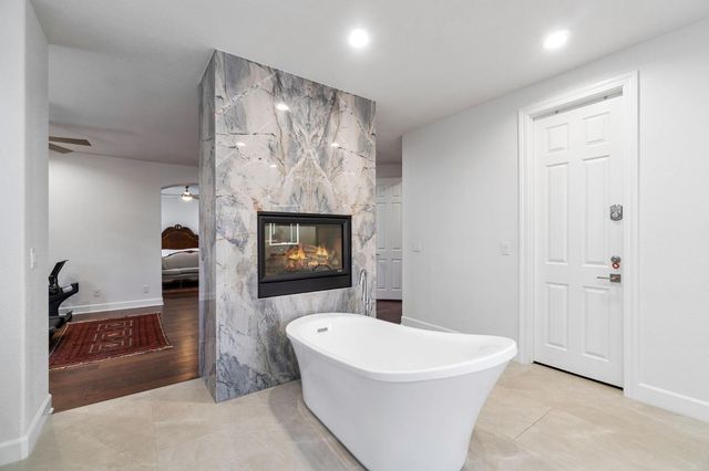 9544 N Larkspur Avenue, Fresno, CA 93720