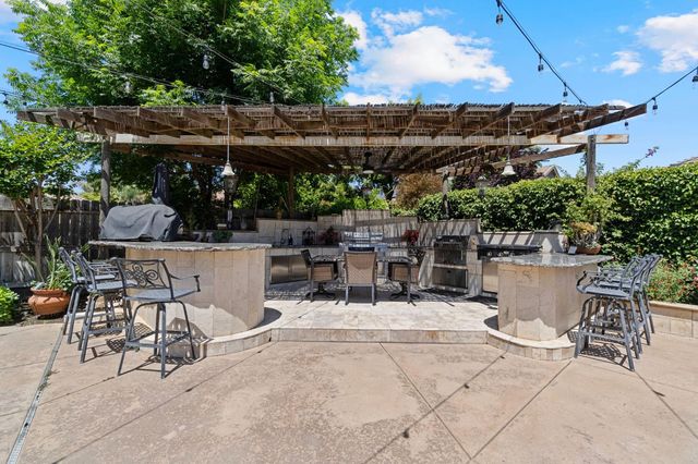 9544 N Larkspur Avenue, Fresno, CA 93720