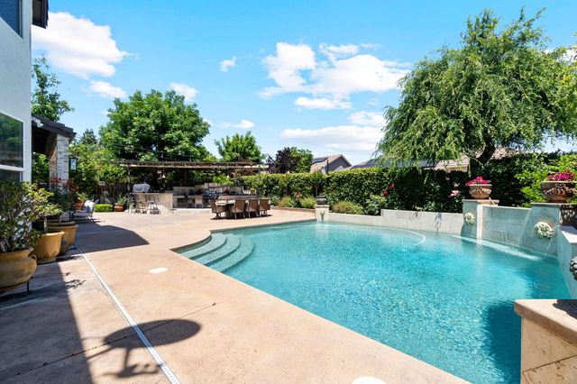 9544 N Larkspur Avenue, Fresno, CA 93720