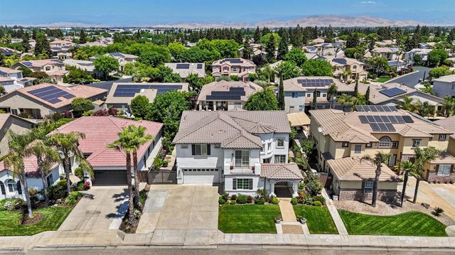 9544 N Larkspur Avenue, Fresno, CA 93720