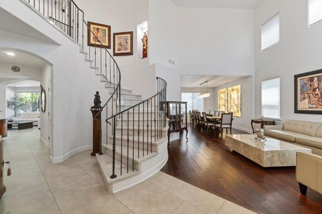 9544 N Larkspur Avenue, Fresno, CA 93720