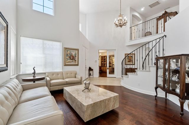 9544 N Larkspur Avenue, Fresno, CA 93720