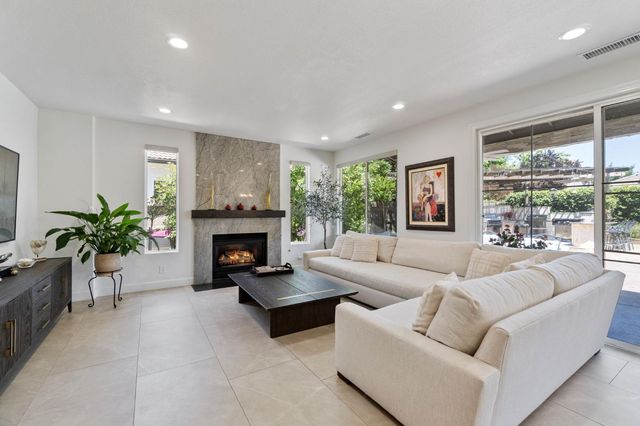 9544 N Larkspur Avenue, Fresno, CA 93720