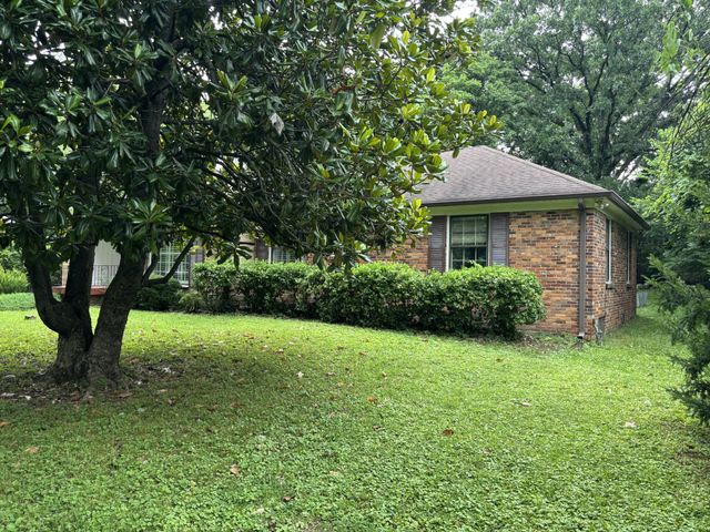 3836 Cross Creek Rd, Nashville, TN 37215