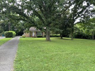 3836 Cross Creek Rd, Nashville, TN 37215
