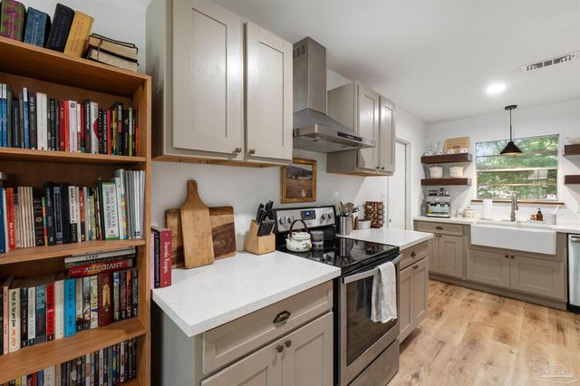 6108 Walton St, Pensacola, FL 32503