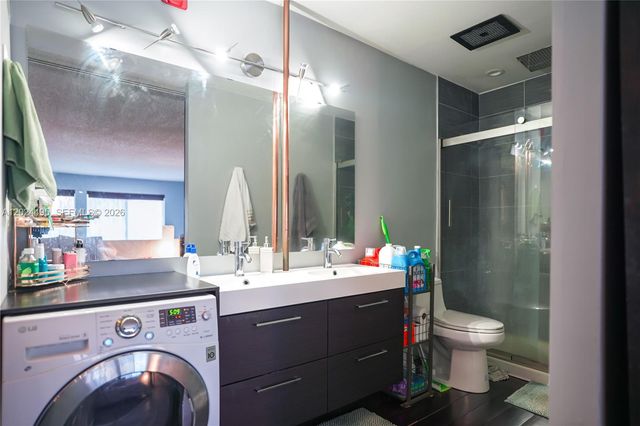 18101 NW 68th Ave C204, Hialeah, FL 33015