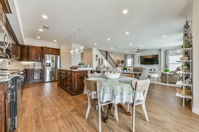 429 Jeanie Lynne Circle, Tiki Island, TX 77554