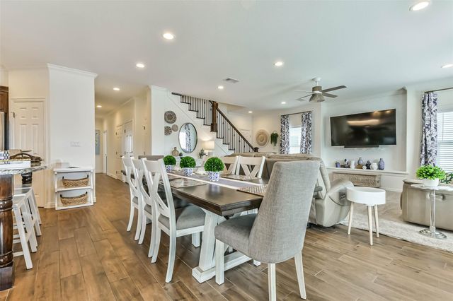 429 Jeanie Lynne Circle, Tiki Island, TX 77554