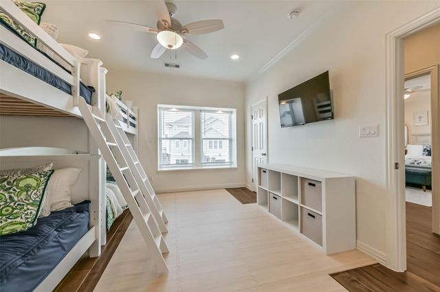 429 Jeanie Lynne Circle, Tiki Island, TX 77554