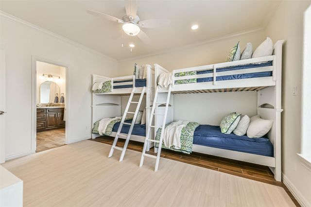 429 Jeanie Lynne Circle, Tiki Island, TX 77554