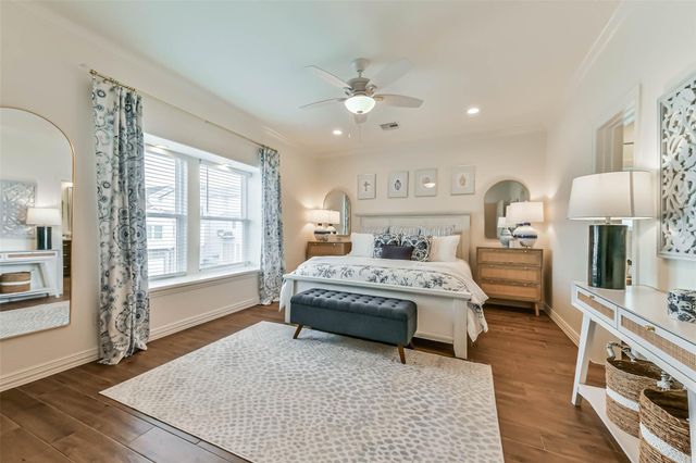 429 Jeanie Lynne Circle, Tiki Island, TX 77554