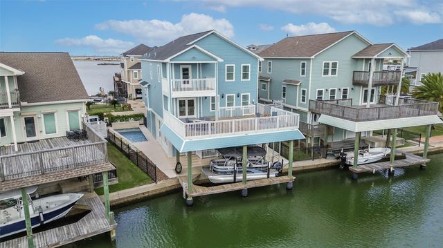 429 Jeanie Lynne Circle, Tiki Island, TX 77554