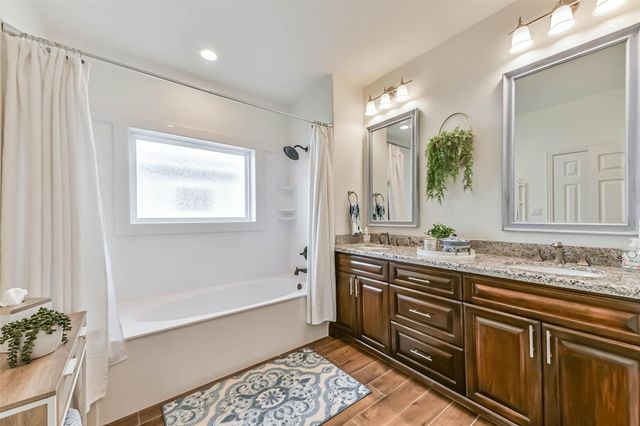 429 Jeanie Lynne Circle, Tiki Island, TX 77554