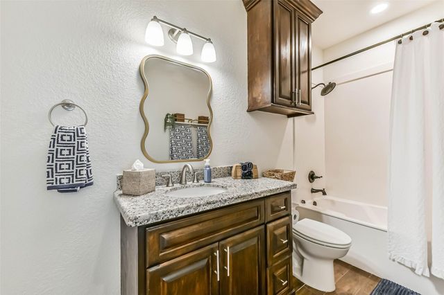 429 Jeanie Lynne Circle, Tiki Island, TX 77554