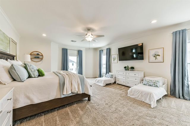 429 Jeanie Lynne Circle, Tiki Island, TX 77554