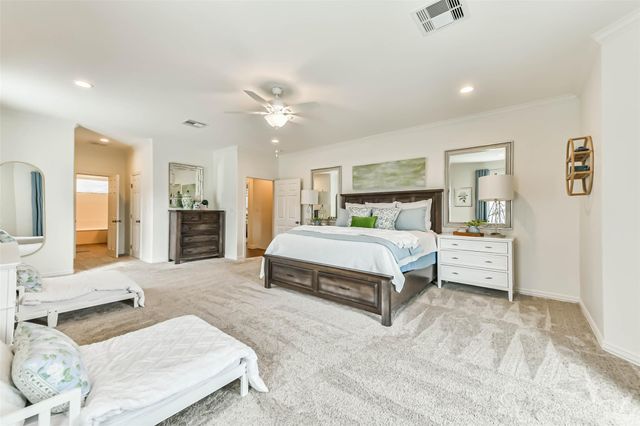 429 Jeanie Lynne Circle, Tiki Island, TX 77554