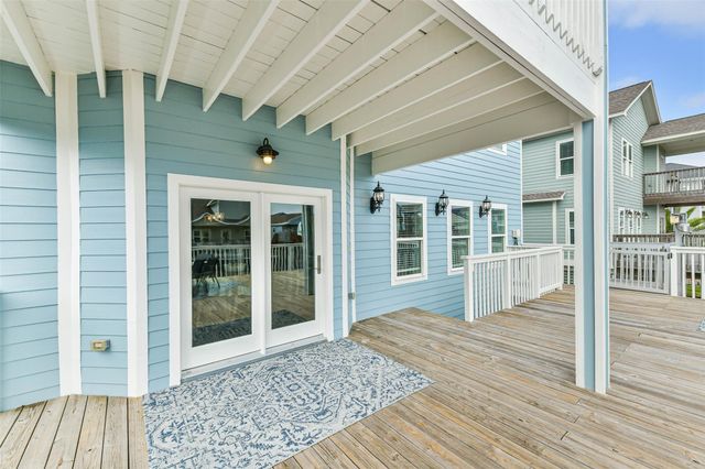 429 Jeanie Lynne Circle, Tiki Island, TX 77554