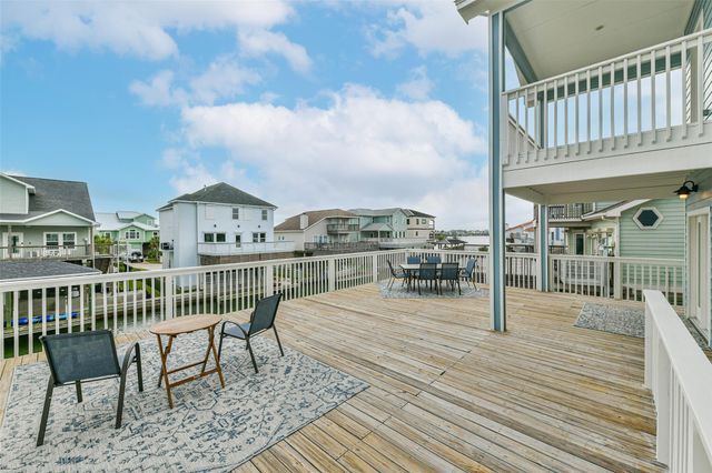 429 Jeanie Lynne Circle, Tiki Island, TX 77554