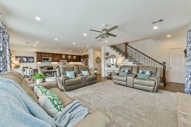 429 Jeanie Lynne Circle, Tiki Island, TX 77554