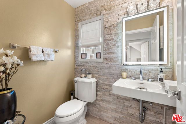 7282 Woodvale Court, West Hills (los Angeles), CA 91307