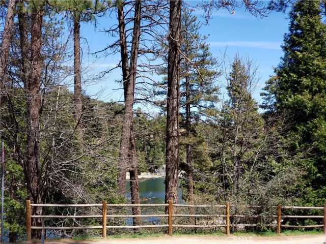 24155 San Moritz, Crestline, CA 92325