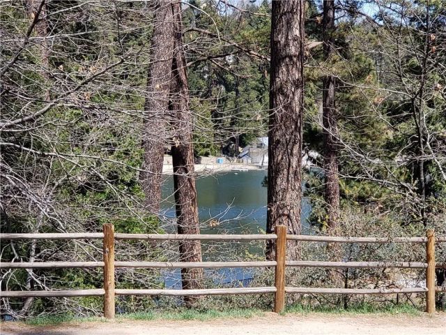 24155 San Moritz, Crestline, CA 92325