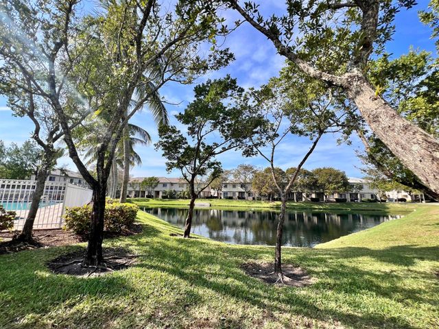 2010 Freeport Lane 4104, Riviera Beach, FL 33404