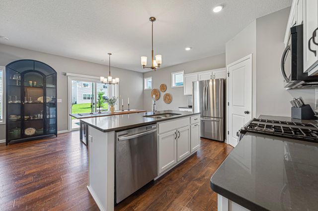 6870 102nd Street S, Cottage Grove, MN 55016