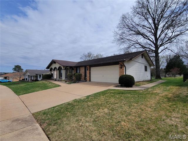 3568 Queens Hill Drive, Oakville, MO 63129