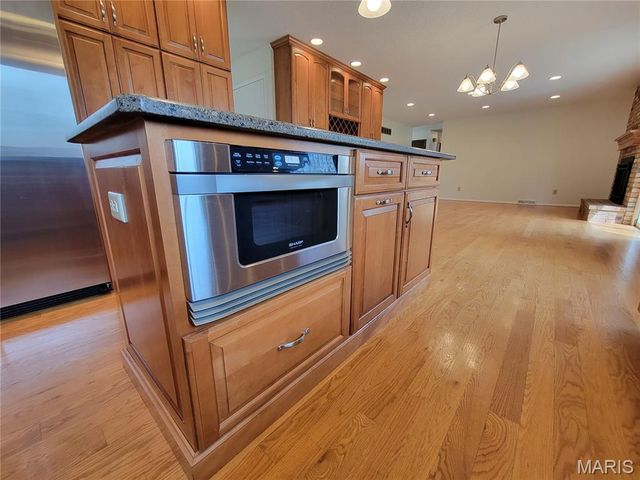 3568 Queens Hill Drive, Oakville, MO 63129