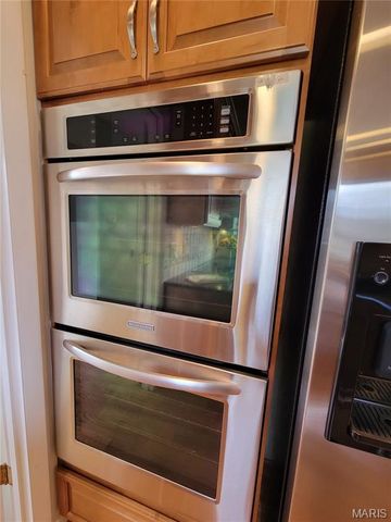 3568 Queens Hill Drive, Oakville, MO 63129