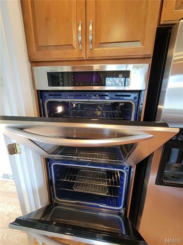 3568 Queens Hill Drive, Oakville, MO 63129