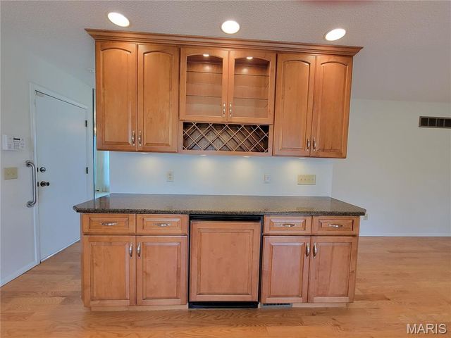 3568 Queens Hill Drive, Oakville, MO 63129