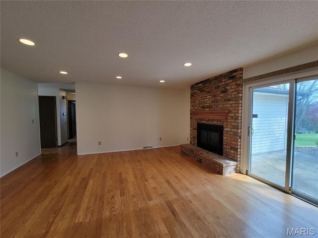 3568 Queens Hill Drive, Oakville, MO 63129