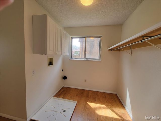 3568 Queens Hill Drive, Oakville, MO 63129