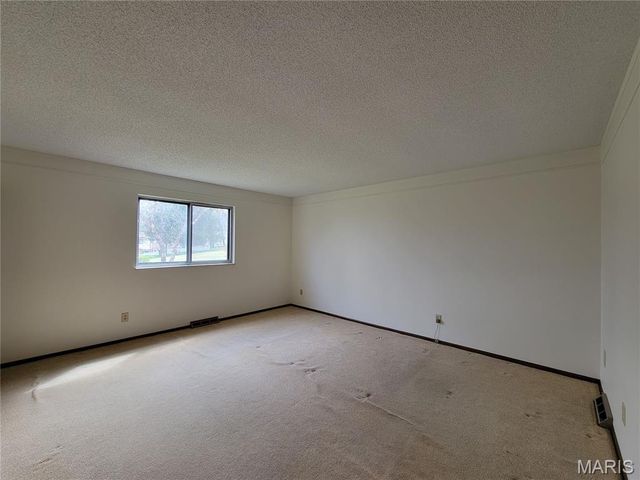 3568 Queens Hill Drive, Oakville, MO 63129