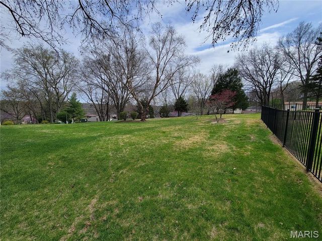 3568 Queens Hill Drive, Oakville, MO 63129