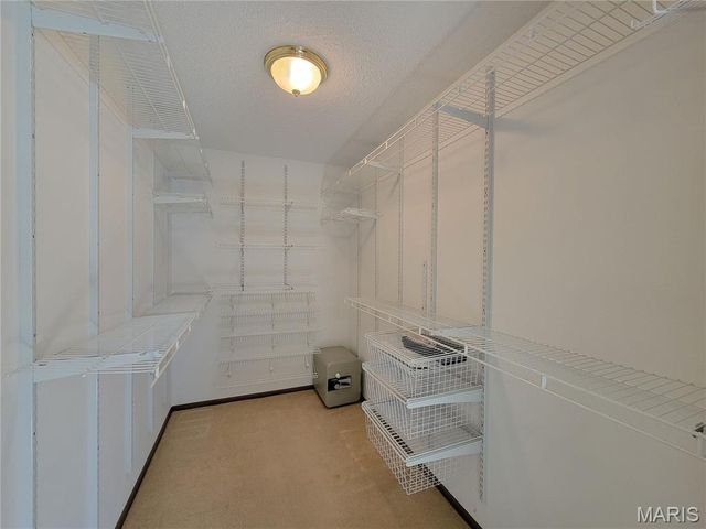 3568 Queens Hill Drive, Oakville, MO 63129